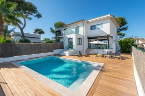 Villa Casa Marian for 8 with swimming pool, garden and close to beach